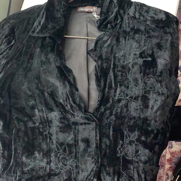 Velour black blazer, never worn - Picture 4 of 7